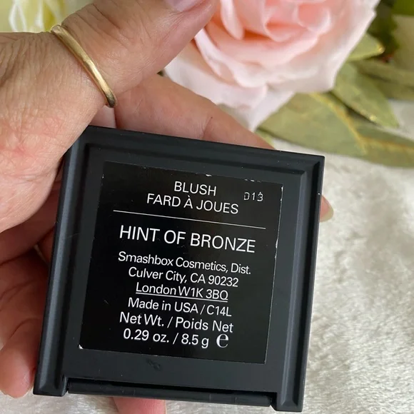 Smashbox HINT OF BRONZE POWDER 0.29 oz/ 8.5g - Picture 6 of 6